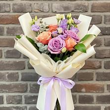 Букет цветов из:  Лизиантусы и Розы в Тургенево